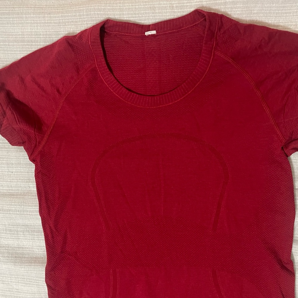 Lululemon workout shirt